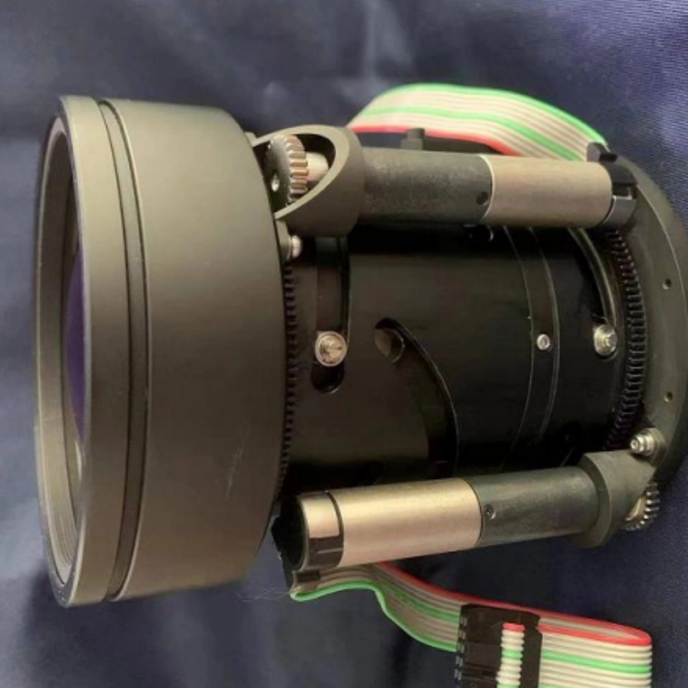 Continuous MWIR Zoom Lenses